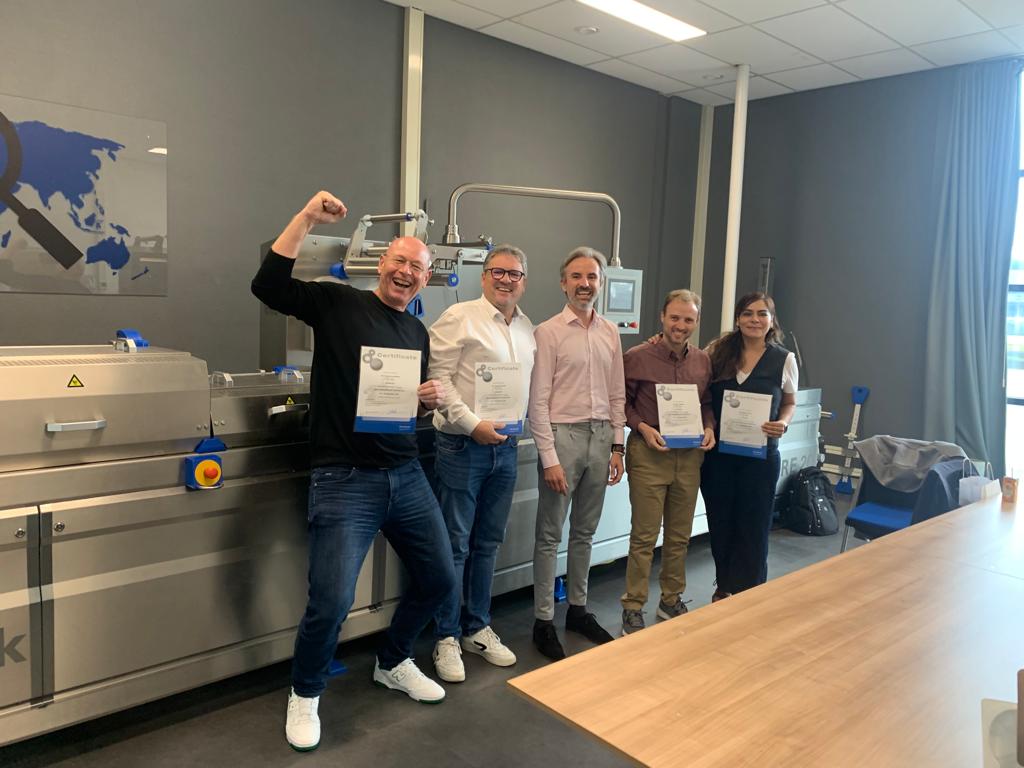 Last week, the commercial thermoforming training took place.
We are proud to say that every participant successfully completed the training and therefore, enhancing their thermoform-skills in the field.
Congratulations to all participants for their hard work
