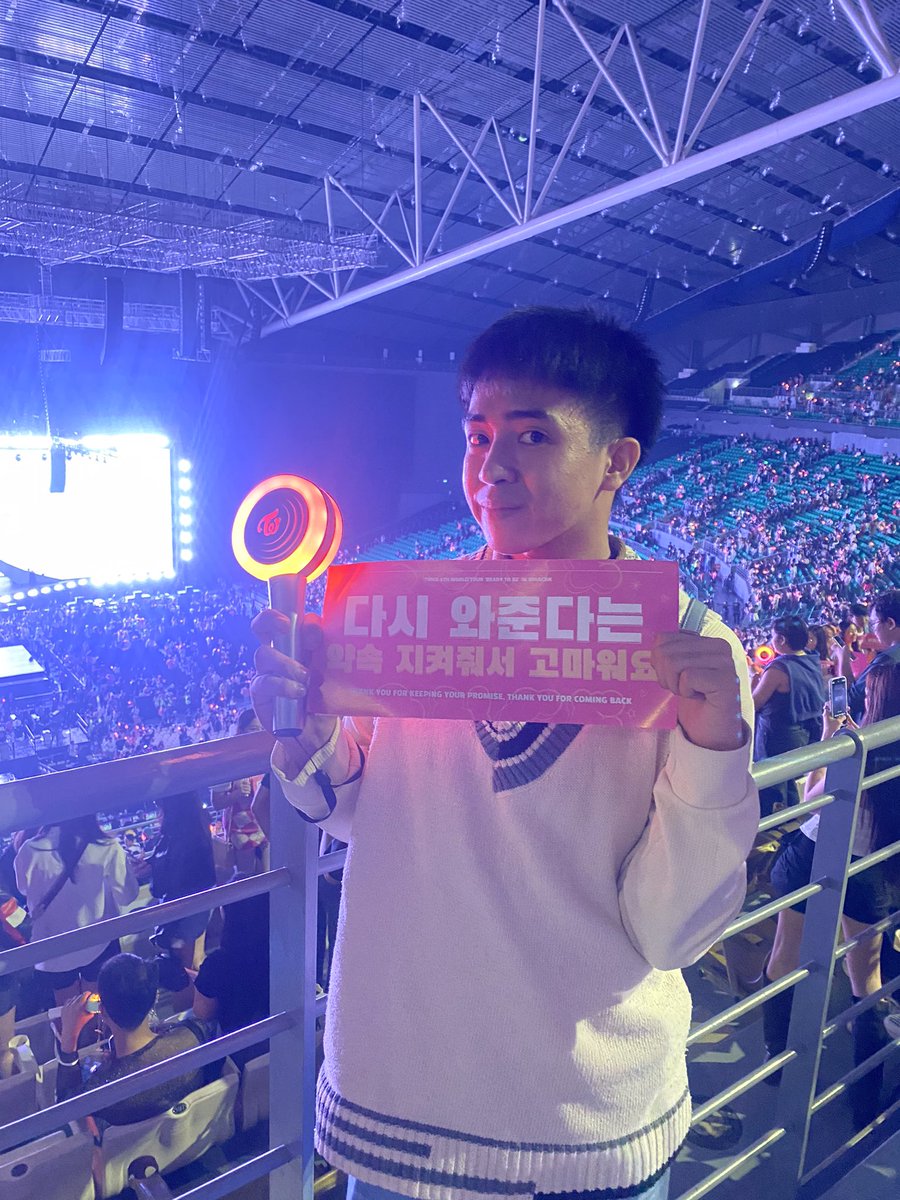 itsmejayhoon's tweet photo. Forever Once 🍭. Thank you Twice for making my day feel special! 🫶🏻

#TWICE_5TH_WORLD_TOUR https://t.co/PvpAFTzzNV