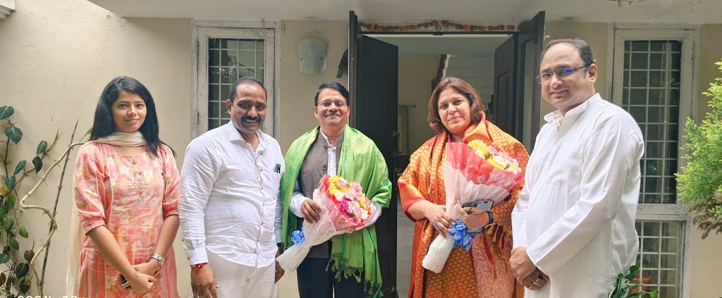 MahanandaINC's tweet photo. Met Shri K Raju ji &amp; My Chairperson Smt Supriya Shrinate ji at Raju Ji's residence in Hyderabad. #Congress #Telangana https://t.co/ctlk6sbwXg