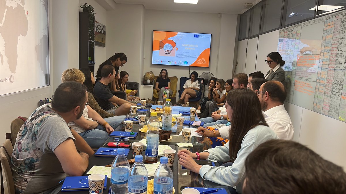 👏🗣️ Mesa redonda sobre “Política y clima”.

🤝 La opinión de los jóvenes es fundamental en el diseño de las políticas del futuro. Es por ello que agradecemos a los y las representantes que se acercaron a escucharnos.

#ROLDE #Políticas #Futuro #PartidoAragonés