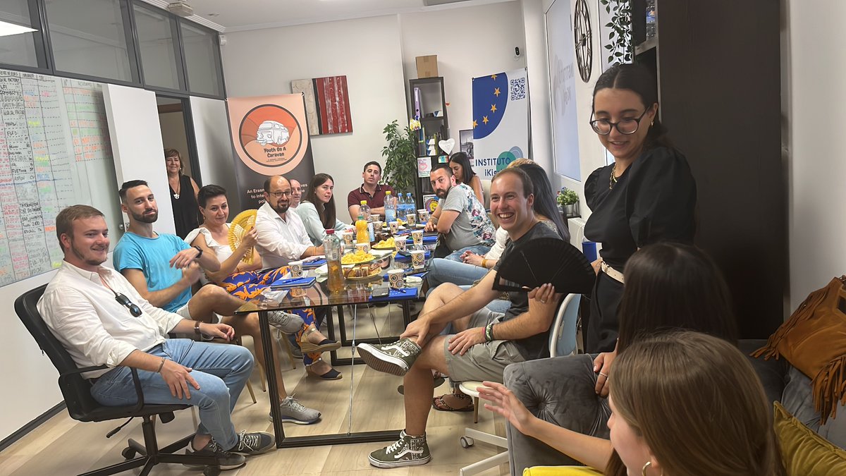 JAr_Rolde's tweet photo. 👏🗣️ Mesa redonda sobre “Política y clima”.

🤝 La opinión de los jóvenes es fundamental en el diseño de las políticas del futuro. Es por ello que agradecemos a los y las representantes que se acercaron a escucharnos.

#ROLDE #Políticas #Futuro #PartidoAragonés https://t.co/atHUSL3JU5