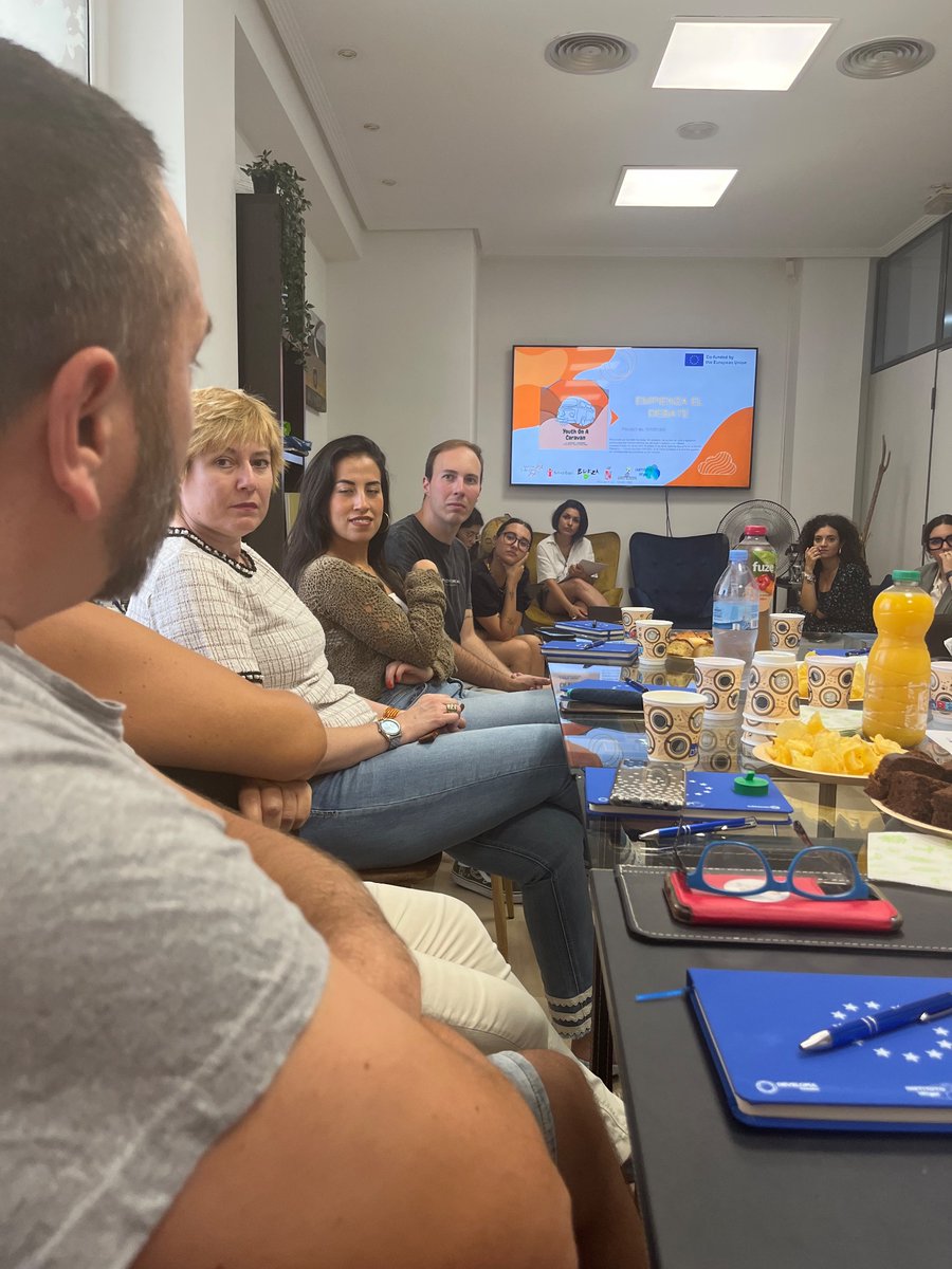 JAr_Rolde's tweet photo. 👏🗣️ Mesa redonda sobre “Política y clima”.

🤝 La opinión de los jóvenes es fundamental en el diseño de las políticas del futuro. Es por ello que agradecemos a los y las representantes que se acercaron a escucharnos.

#ROLDE #Políticas #Futuro #PartidoAragonés https://t.co/atHUSL3JU5