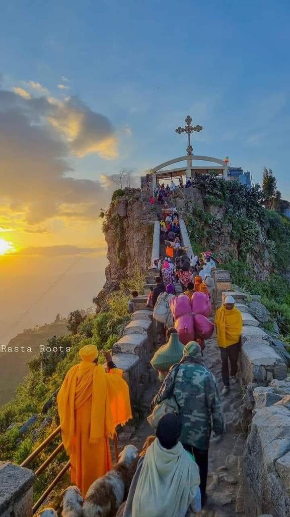 የግሸኗ ንግስት ይነገር ዝናሽ
ግማደ መስቀሉን በክብር ያኖርሽ
ውል ውል አለኝ ደጅሽ
እንኳን አደረሰን 
 ❤