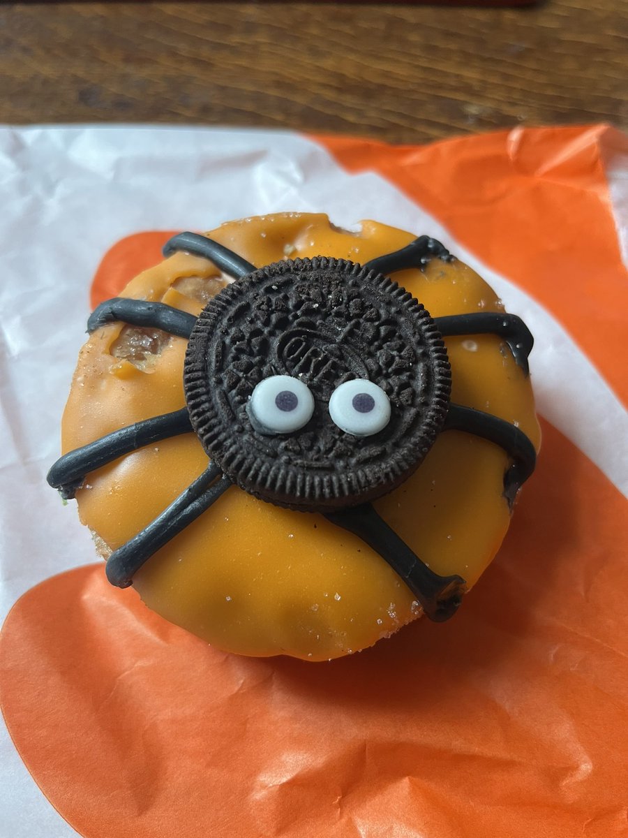 The Oreo croisnut from <a href="/Wenzelsthebaker/">Wenzel's</a> #vegandonut