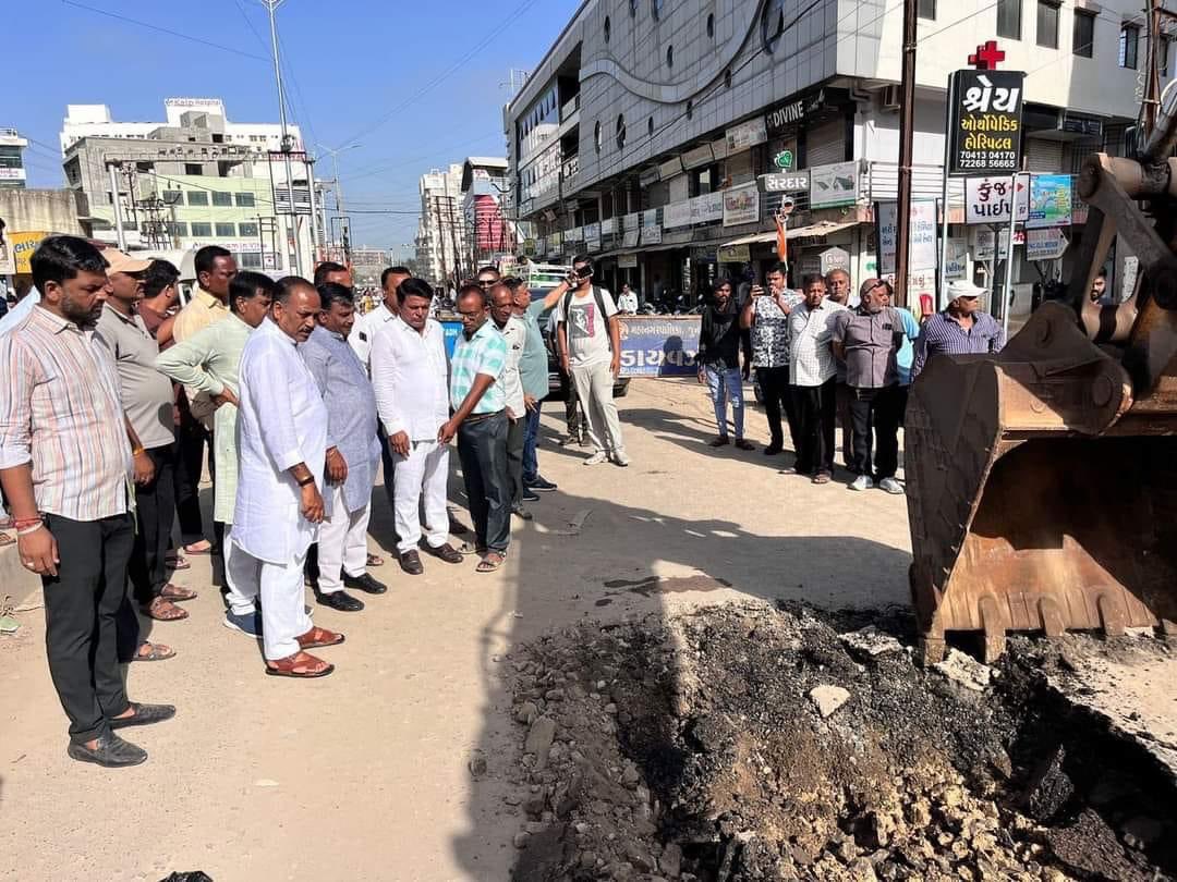 LTrambadia's tweet photo. આજે ઝાંઝરડા ચોકડી ખાતે ઝાંઝરડા રોડનું ખાતમુર્હૂત કર્યું. બહુ જલદી આ રોડ રાહદારીઓ અને મુસાફરો માટે ઉપલબ્ધ થશે એ વાતનો આનંદ અને સંતોષ વ્યક્ત કરું છું. @Sanjay_Koradia @PunitSharma72 @BJP4Gujarat @BJPJunagadhcity https://t.co/kXoK5G6y9P