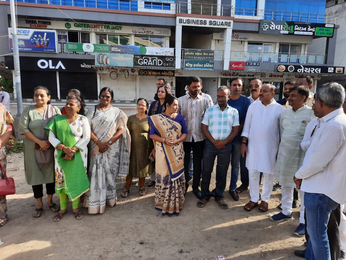 LTrambadia's tweet photo. આજે ઝાંઝરડા ચોકડી ખાતે ઝાંઝરડા રોડનું ખાતમુર્હૂત કર્યું. બહુ જલદી આ રોડ રાહદારીઓ અને મુસાફરો માટે ઉપલબ્ધ થશે એ વાતનો આનંદ અને સંતોષ વ્યક્ત કરું છું. @Sanjay_Koradia @PunitSharma72 @BJP4Gujarat @BJPJunagadhcity https://t.co/kXoK5G6y9P