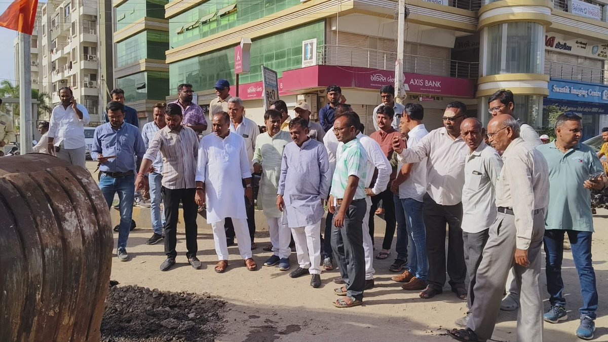 LTrambadia's tweet photo. આજે ઝાંઝરડા ચોકડી ખાતે ઝાંઝરડા રોડનું ખાતમુર્હૂત કર્યું. બહુ જલદી આ રોડ રાહદારીઓ અને મુસાફરો માટે ઉપલબ્ધ થશે એ વાતનો આનંદ અને સંતોષ વ્યક્ત કરું છું. @Sanjay_Koradia @PunitSharma72 @BJP4Gujarat @BJPJunagadhcity https://t.co/kXoK5G6y9P