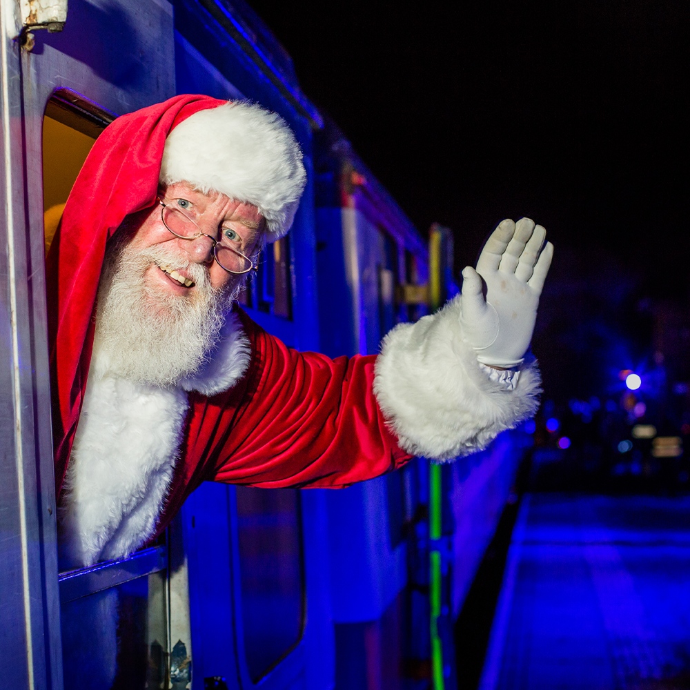 Be delighted as all your favourite characters from the popular Christmas film THE POLAR EXPRESS™ take you on a magical Christmas journey. 

Well, ya comin'? 

…thdevonrailwaythepolarexpressride.com

#ThePolarExpress #