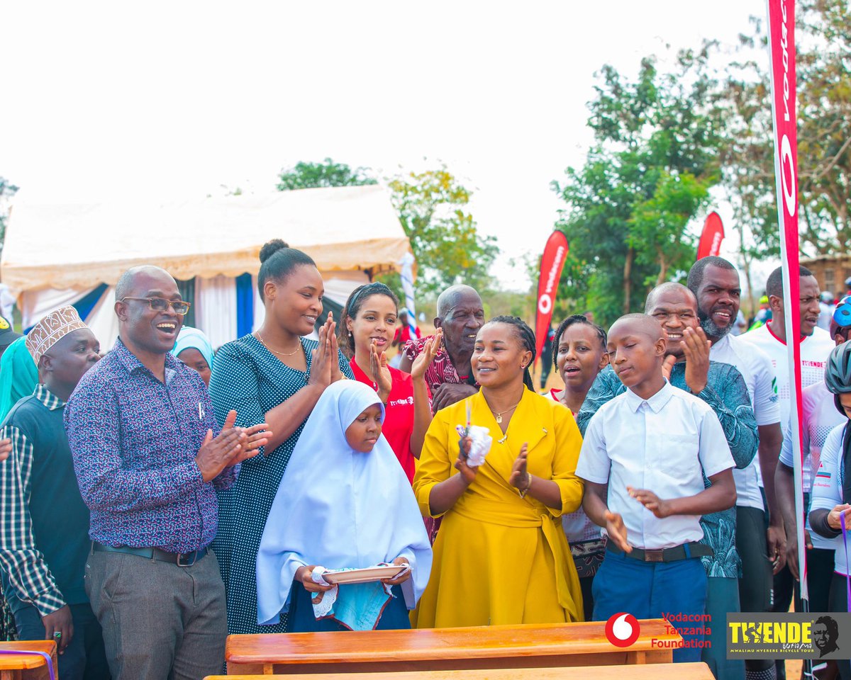 officielsalome's tweet photo. Siku ya jana  tulifanikiwa kukabidhi madawati 50 na miti 500 na imepandwa ktk shule ya msingi Msata.

Leo safari inaendelea kuelekea Morogoro. Endelea kua sehemu ya #TwendeButiama23 kwa kuchangia Madawati/Miti kwa  Lipa Namba 5483454 ~ Twende Butiama Bicycle Club. #PamojaTunaweza https://t.co/rBgkHt0G81