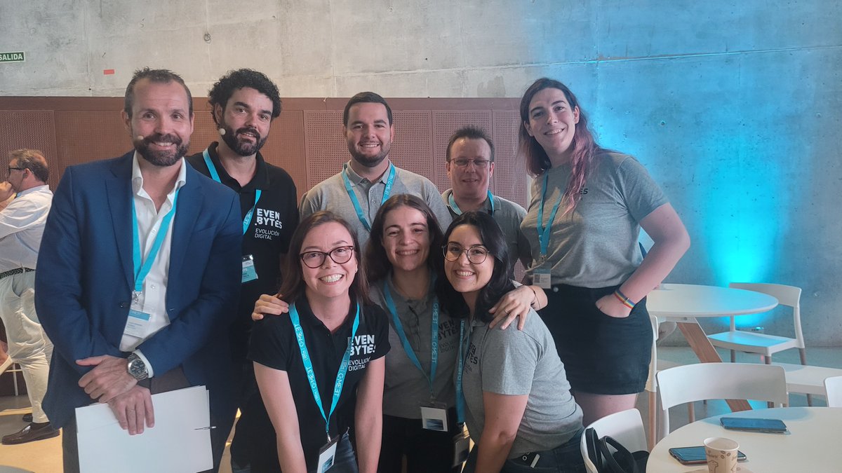 evenbytes's tweet photo. 📌 Recibimos de la @Ceoecant #Cantabria un premio honorífico por la implicación de nuestro equipo durante el #CMeet2023.
¡Muchas gracias por el reconocimiento! 👏
#Evenbytes #Evluciondigital #Empresas #Cantabria #Tecnologia https://t.co/0LwCR9P6Pu