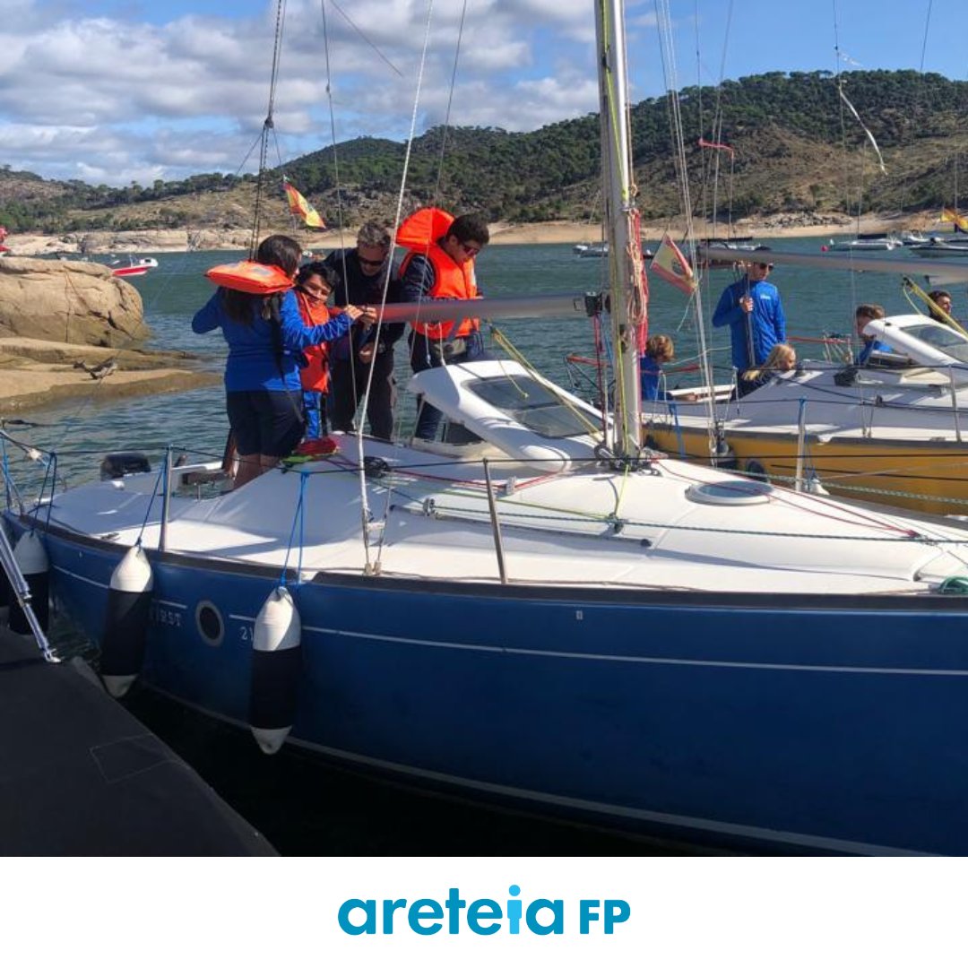 FP_Areteia's tweet photo. El grupo de 2º de TEGUI empieza sus prácticas de Guía en el medio acuático. ⛵🌊
#EstudiaUnaFP #GradoMedio #TEGUI #Educación #Deporte #FP #FormaciónProfesional https://t.co/l8PAZIsqwj