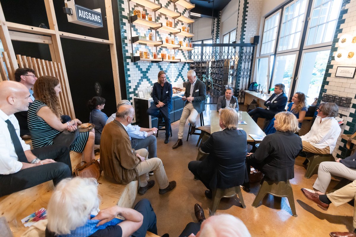 Was war das letzte Woche für ein gelungener Auftakt der VMG-Veranstaltungsreihe zu Passion For #Retail und #Networking. Danke an Jan Schawe, Gründer von <a href="/MUTTERLAND/">Can Cevik</a>, Bezirksamtsleiter Ralf Neubauer, VMG-Innenstadtsprecher Dietmar Hamm und den VMG-Vorsitzenden Wolfgang Krogmann.