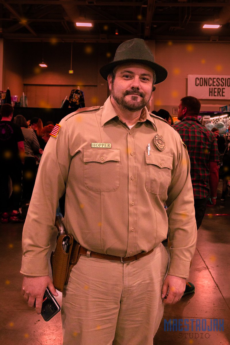 MaestroJax16's tweet photo. Andddd lastly! Lets go to the upside-down and add some Stranger Things! I swear if the middle photo isn’t related I am uncultured. #fanx2023 #fanxsaltlake #strangerthings #cosplay https://t.co/MIozyEluBz