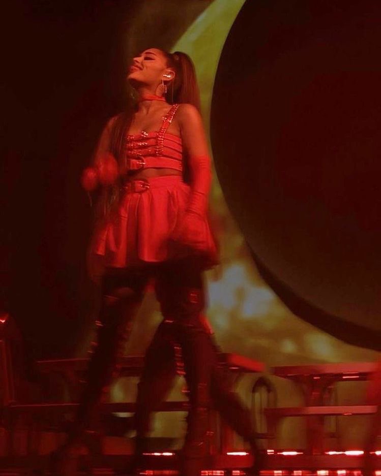moonlightinagb's tweet photo. i miss swt world tour. https://t.co/sm3l23Rvrp