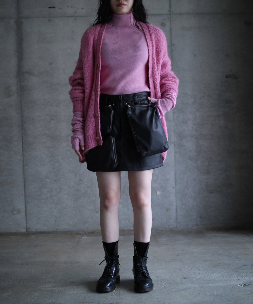 gvgv_official's tweet photo. ✓DETACHABLE POCKET MINI SKIRT
エコレザー素材のスカート。ポケットはスマートフォンや財布など小さなアイテムがすっぽりと入る大きさで、ちょっとした外出時にもオススメ。
ポケットは一つずつそれぞれ取り外すことが可能でシンプルなスカートとしてもご着用可能。
https://t.co/BqQwLFfT4j
#gvgv https://t.co/RrJDnvbhtU