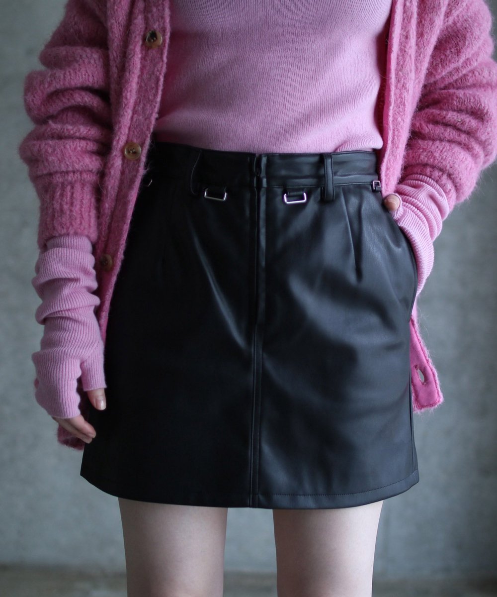 gvgv_official's tweet photo. ✓DETACHABLE POCKET MINI SKIRT
エコレザー素材のスカート。ポケットはスマートフォンや財布など小さなアイテムがすっぽりと入る大きさで、ちょっとした外出時にもオススメ。
ポケットは一つずつそれぞれ取り外すことが可能でシンプルなスカートとしてもご着用可能。
https://t.co/BqQwLFfT4j
#gvgv https://t.co/RrJDnvbhtU
