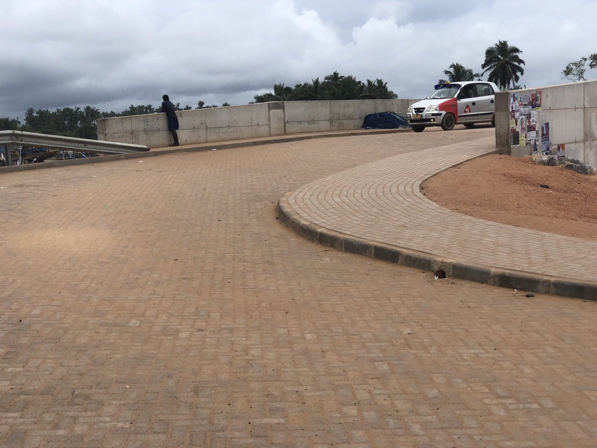 The bridge you see here started from the time of Busia but it took Nana Addo and his government to start afresh and complete it. This is the bridge that link British Komenda and Dutch Komenda.
#WeAreNPP #BuildingGhanaTogether #CoastalDevelopment