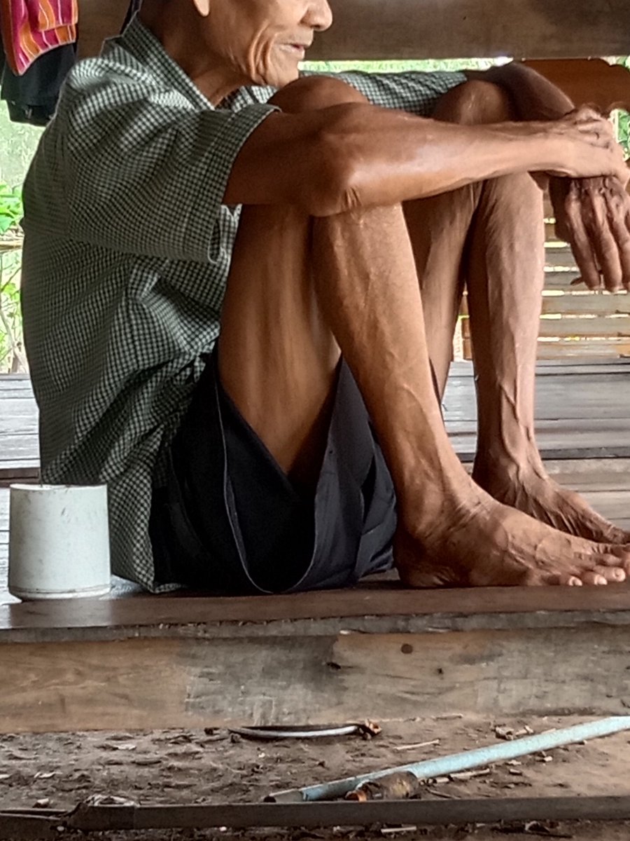 เบิ่งจากภายนอกยังตูมปานนี้ให้หลานจับเบิ่งว่ามันยังสู้มือบ่เรากะบ่ให้จับวาหลานจังไรอีกเดี๋ยวๆโดนหลานลักหลับ