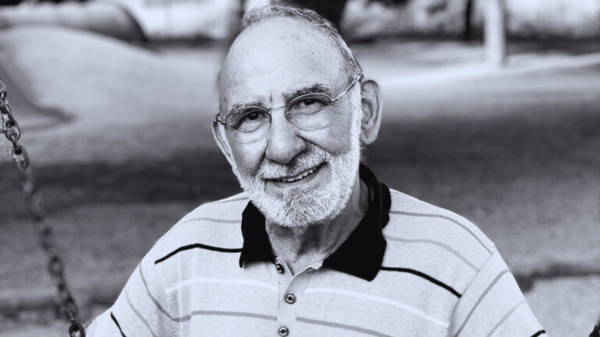 Amb tristesa us comuniquem la defunció de Santos Berrocal, professor de l'INEFC des dels seus inicis, l’any 1975. 

Va ser teòric de l’esquí i impulsor de les activitats al medi natural al centre de Barcelona.
 
Des de l’INEFC el recordarem amb afecte per la seva humanitat.
 
DEP