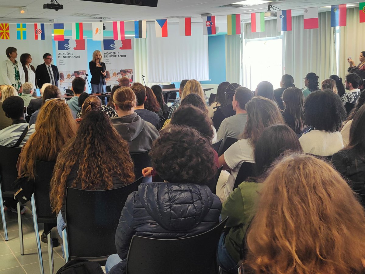 ac_normandie's tweet photo. Accueil des 180 assistants de langues vivantes étrangères dans l'@ac_normandie. 
Véritables ambassadeurs de leur langue et de leur culture, les assistants de langues vivantes étrangères constituent pour les élèves une véritable fenêtre sur le monde.

#Ouverture https://t.co/RnYeL0X1Ye