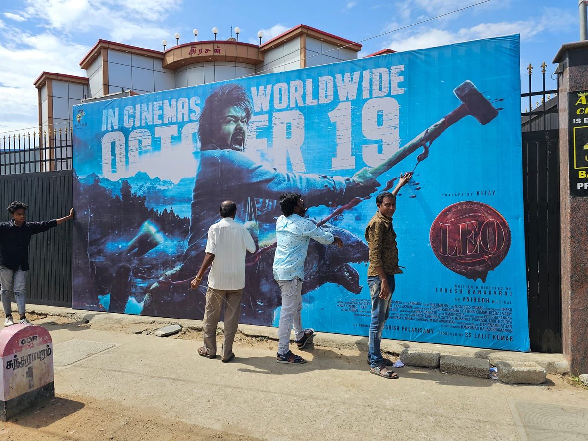 CineHolicX's tweet photo. Poster Adi Annan Ready 🧊🔥 @actorvijay 

#Leo @Dir_Lokesh @7screenstudio https://t.co/WGB41DPIIq