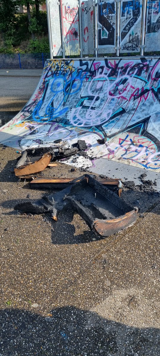 GervanderWijst's tweet photo. Jl. zaterdagochtend werd een skateramp op het Skatepark te @Gem_Brunssum in brand gestoken. Zinloze actie en erg jammer voor de vele enthousiaste gebruikers. Heeft u iets gezien? We horen het graag via 045-5278555 (Gemeente Brunssum) https://t.co/P0Wh7kzTY4
