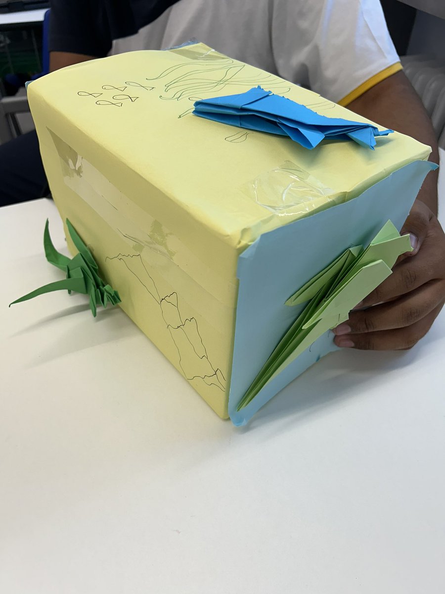 sallesanrafael's tweet photo. 3ºESO comienza la narrativa #WhatAFake!
Una semana por delante, invitando al diálogo y la reflexión en torno a las máscaras, medias verdades y todo lo que conllevan en nuestras vidas.
El alumnado ha preparado una caja, en la que guardar sus reflexiones.
#NCALaSalle #Gracias https://t.co/GgQgTWhLEz