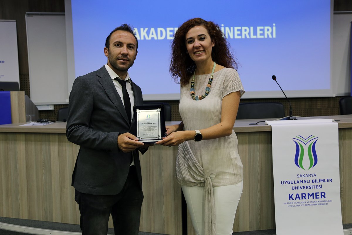 SubuOfficiall's tweet photo. 🗣️ Kariyer Planlama ve İnsan Kaynakları Merkezimiz tarafından başlatılan 'Akademi Seminerleri' kapsamındaki ilk seminer, iletişim ve teknoloji temaları etrafında gerçekleştirildi.

Detaylar 👇
🔗 https://t.co/MCU7I2mbIZ https://t.co/48yZTlH3ig