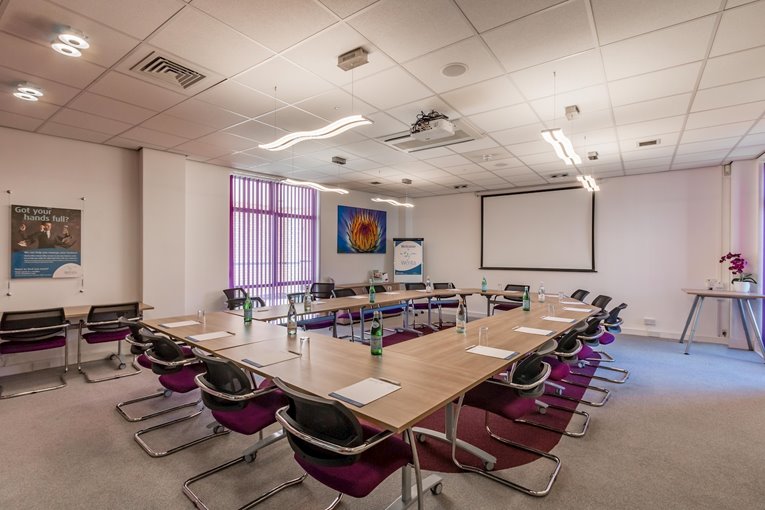 WentaEnfield's tweet image. Generous #smalloffice space available now👍
306 square foot👍
24/7 access👍
Easy in easy out contract👍
Free onsite parking👍
On site cafe☕️
Ideal location ~ close to J25 of #M25 &amp;amp; #EnfieldLock train station🚆
Free use of #meetingrooms

☎️0208 350 8520 or 📧enfield@wenta.co.uk