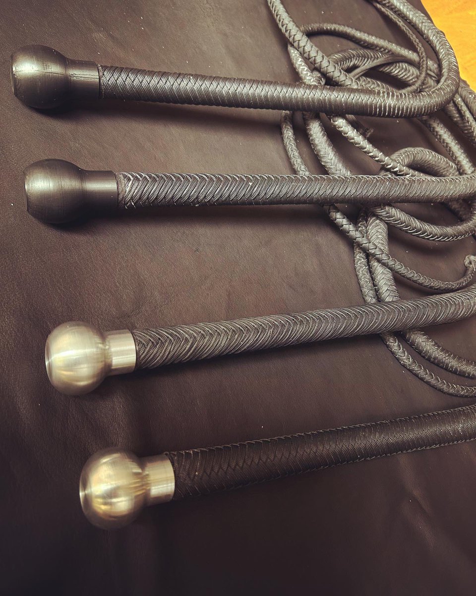 Aún “sudando” parafina, listos para viajar fuera de España.
Dos “ausies” de 6 pies y dos “especiales sala” de 4 

#latigossiempreesbien