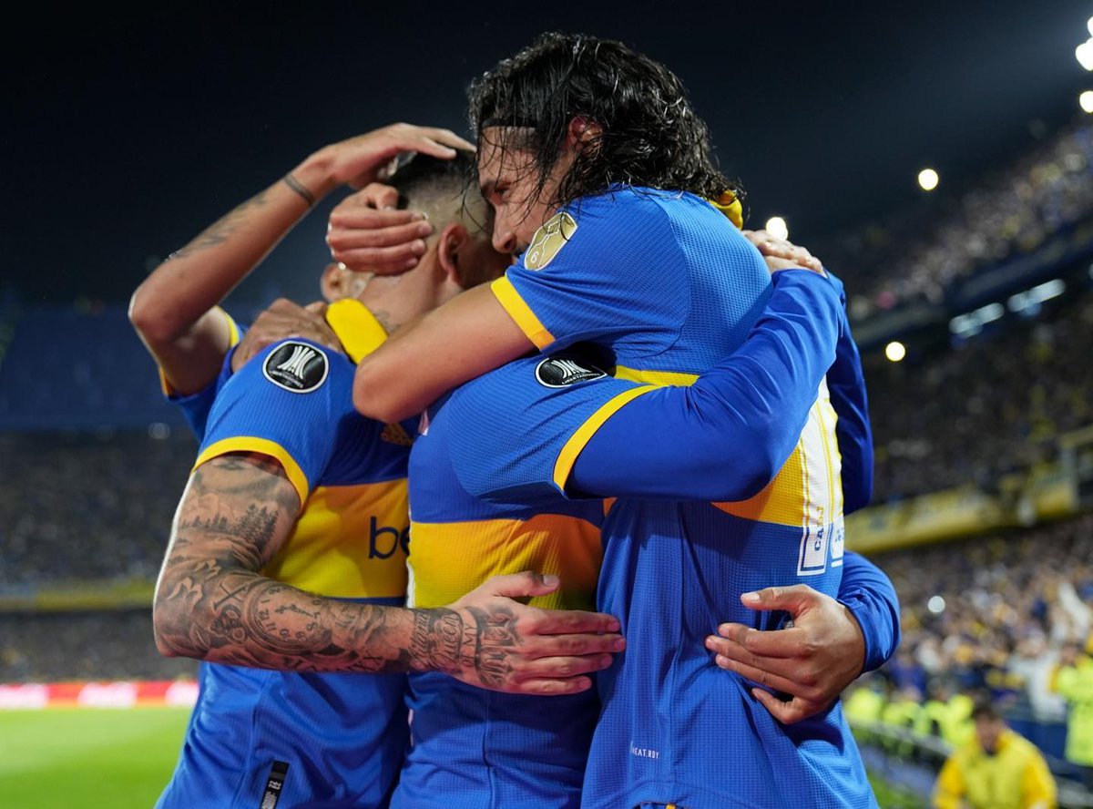 ECavaniOfficial's tweet photo. Juntos y más juntos que nunca 🔵🟡🤝… https://t.co/MZY7ccrTKw