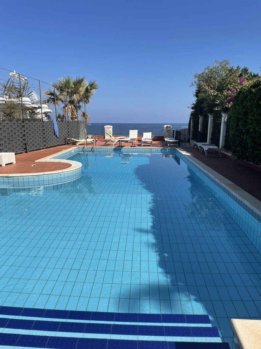 Robyn McClelland tweet media