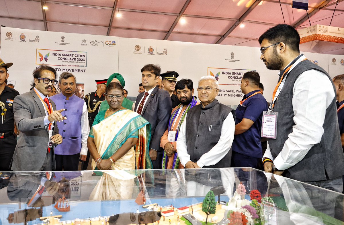 On 27.09.23 at India Smart Cities Conclave 2023-Indore, Hon’ble President of India reviewed the Namo Ghat, Rajnarayan Smarak Park and Redevelopment of Wards projects under Varanasi Smart City. #VaranasiSmartCity @myogiadityanath @MoHUA_India @JSecretary_SCM @SmartCities_HUA