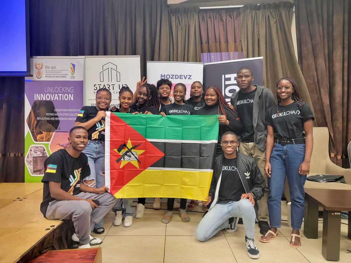 MozDevz's tweet photo. O Hackathon continental #Ghkulcha23, organizado pelo @Geekulcha na UNISA, Pretória, reuniu mais de 270 participantes e 47 equipes, incluindo a equipe #WonderTech vencedora do Hackathon Wansati organizado pela MOZDEVZ, que se destacou entre as 10 melhores. https://t.co/VZApYeAOdT