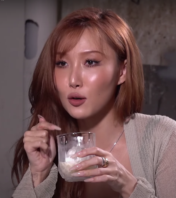 hwasa's wife 𓃬🧡 tweet media
