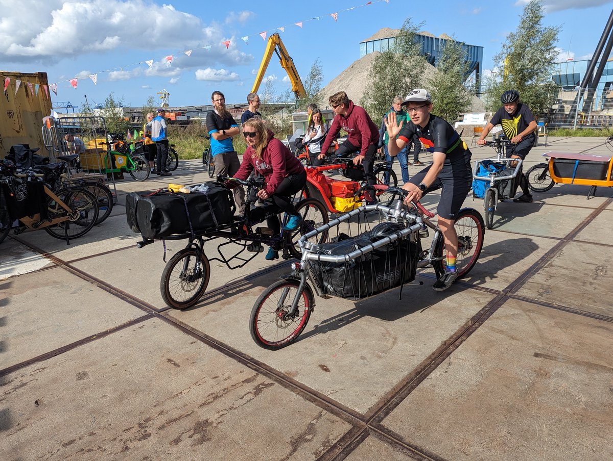 @RealBems ... und dann wünsche ich euch mal noch eine gute Reise !!
war schön, euch bei den <a href="/Chocolademakers/">Chocolatemakers</a> getroffen zu haben 😉
...