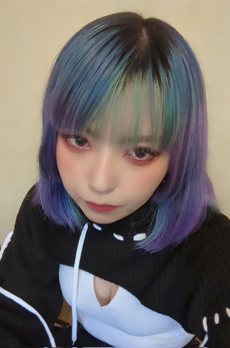 2_chiugiu's tweet photo. カラーバター原色ロイヤルブルーの1週間後、2週間後の色落ちがこちら
��粋な色落ちレポのためカラーシャンプー不使用です
ダメージが深いところはムラサキになるのが私の髪の毎回のパターンです
 #エンシェールズ47 https://t.co/ficBBSLucm