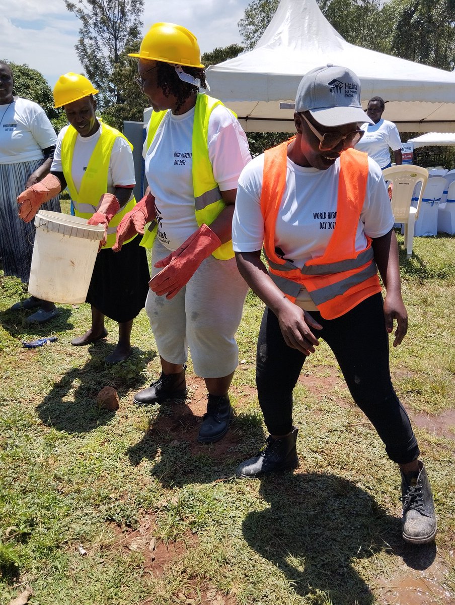 hfh_kenya's tweet photo. What does Home mean to you? 🧐
On #WorldHabitatDay as Habitat for Humanity Kenya we are in Homabay County spreading love and joy to the community as we build a home together 💪☀️🙏🏾
#UrbanOctober https://t.co/fVm0MfiP4Z