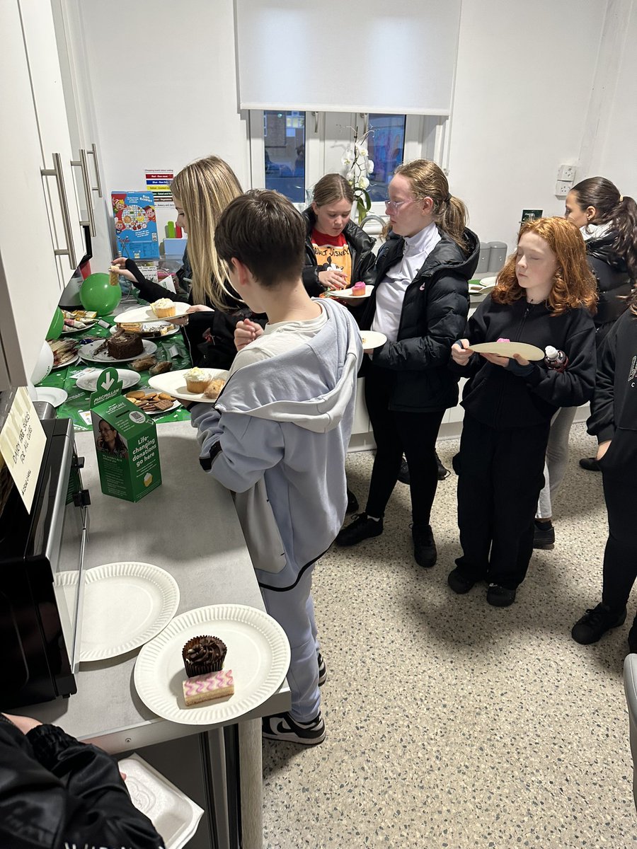 RoystonYouthAct's tweet photo. On Friday our young people had a “wee coffee evening” to raise money for MacMillian Cancer Support. Thank you to all who took part and donated to an amazing charity 🤍💚 @macmillancancer #12months12actsofkindness https://t.co/IzmVcKzSLQ