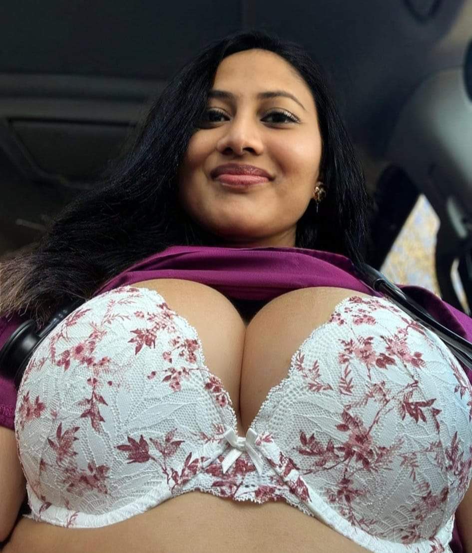 AnitaSoni00a's tweet photo. 💦समंदर अपनी बेबसी किसी को
          कह नही सकता
हजारों मील तक फैला है फिर भी
          बह नहीं सकता..💦💦 https://t.co/4fAdQFjUUl