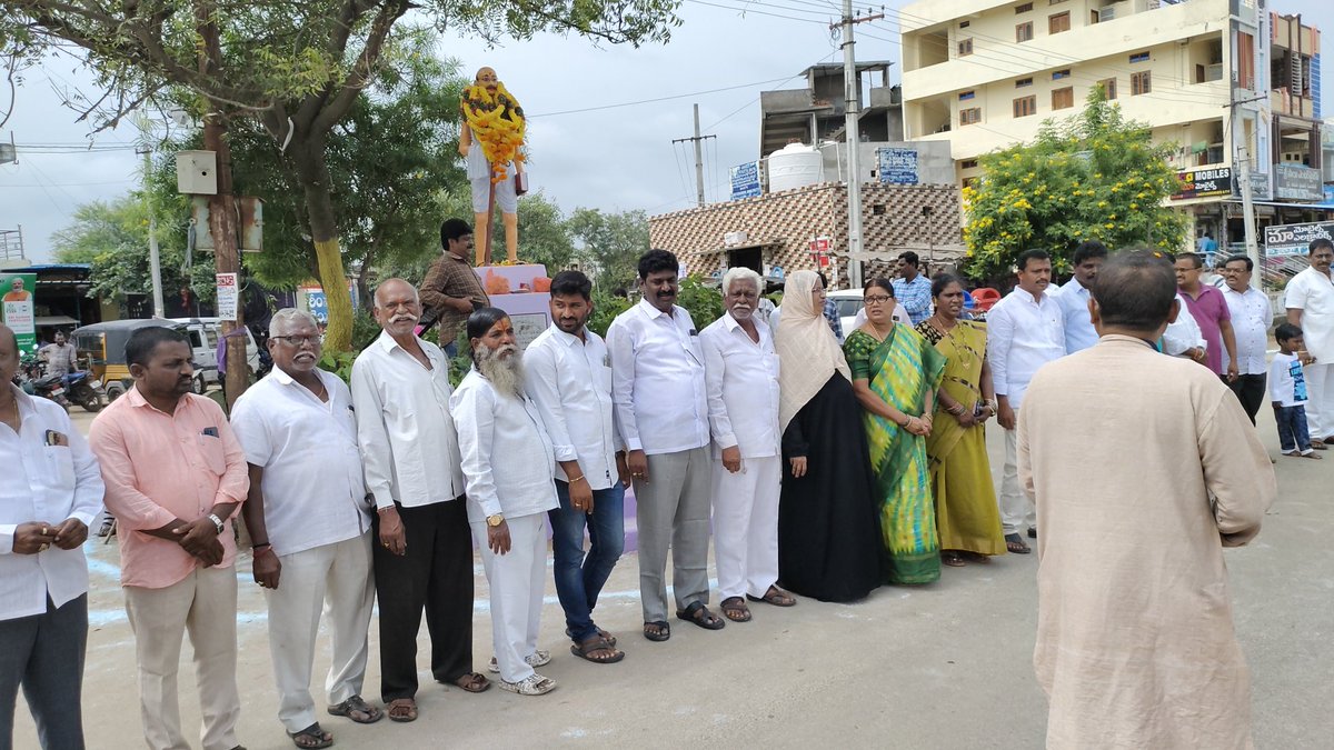 CherialM's tweet photo. As a part of Swachhatha Hi Seva human chain conducted Cherial Municipality participated Chair Person, councillor and public.
@arvindkumar_ias @BRSHarish @cdmatelangana @Collector_KMM @DigitalMediaTS @KTRBRS @Urban_ASCI @MoHUA_India @HardeepSPuri https://t.co/nUoxO8MSFB