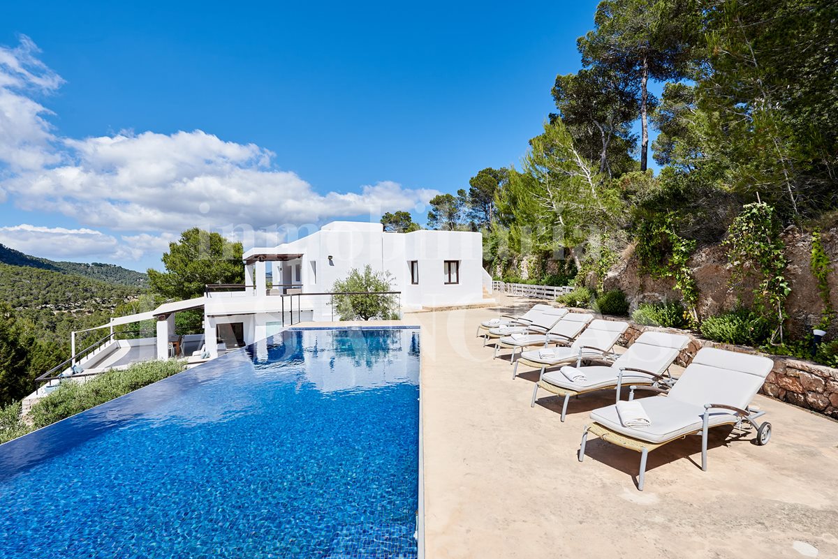 lasanclasibiza's tweet photo. Touristic rental license! 6-bedroom villa near to Porroig and Es Torrent (Ref 206) #ibizarentals #lasanclasibiza #ibizavilla #home #love #ibiza2023 #rentals #forsale #vermitungslizenz #holidayrentallicense #countryside #Ibiza #Escubells #finca… https://t.co/hUj5J912Wt https://t.co/vwQCZziP1U
