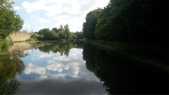 As part of this year's @BeingHumanFest we're hosting two free eco-poetry workshops 🌿 Held on a boat on the Sheffield and Tinsley canal, the workshops will be with Sheffield's poet laureate @Daughterof_Free and Hallam academic Harriet Tarlo Read more 👇 beinghumanfestival.org/events/writing…