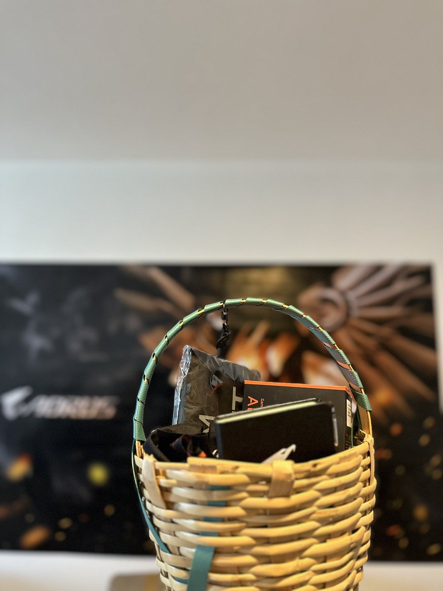 AORUS_TR's tweet photo. 🎁 HEDİYE 🎁 

Sizler için hazırladığımız, içinde sürpriz hediyelerin olduğu Aorus Sepetimizi bir takipçimize hediye ediyoruz!
➡️En son hangi oyunu oynadığınızı yorumlara yazın. 👾
➡️Gönderiyi beğenip, bizi takip etmeyi unutmayın.✌🏻 https://t.co/X2NAl8CN2o