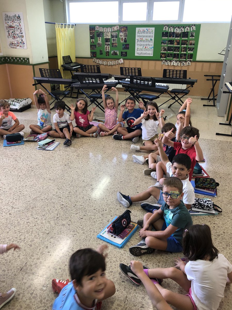 Errutina egin ostean... matimatikan topera ibili gara!! Orain musikako gelan gagoz, guztia emoteko prest 🎶🎼🎵🎹