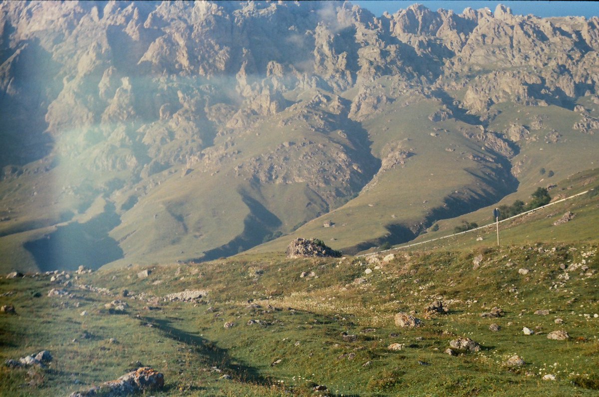 murchelfotodump's tweet photo. glares
🎞️: kodak 250D 📷: zenit 12ca
#film #filmphotography #photo #photography
#35mm #kodak #kodakfilm #250d
#zenitcamera #filmcamera #photocinematic
#mountains #glares https://t.co/5SAAyA5EWj