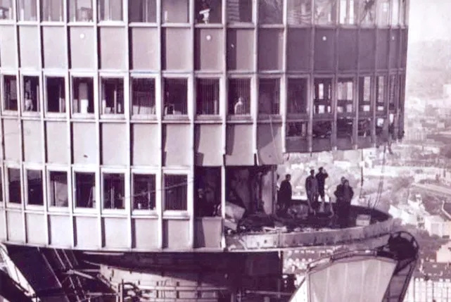 ToursHistoric's tweet photo. Monday morning quiz! The toilets of which building were bombed in 1971, with both the IRA and the Angry Brigade claiming responsibility? The answer will be posted tomorrow.
#TriviaTime #HistoryLesson #TerroristAttack #London #Londonhistory #Londonbuilding #1970s https://t.co/8ntN5oyCWy