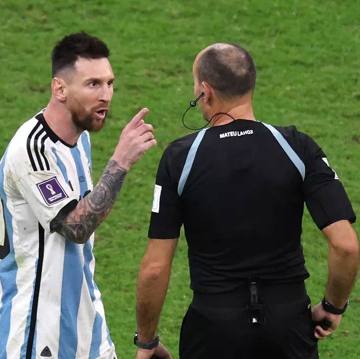 ManagingBarca's tweet photo. Mateu Lahoz: “Leo Messi called me and apologized for the harsh words he directed at me before and after the Netherlands match in the World Cup.” https://t.co/msXjDfFgww