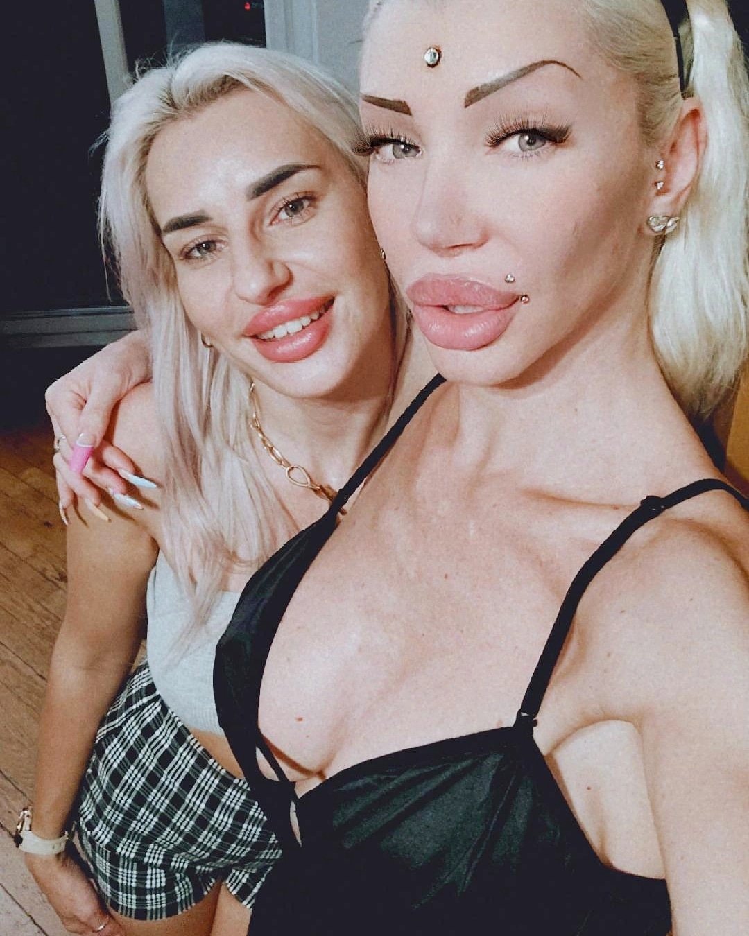 With my beautiful sister @coco_de_wit ❤️ https://t.co/WHezfkJnDO