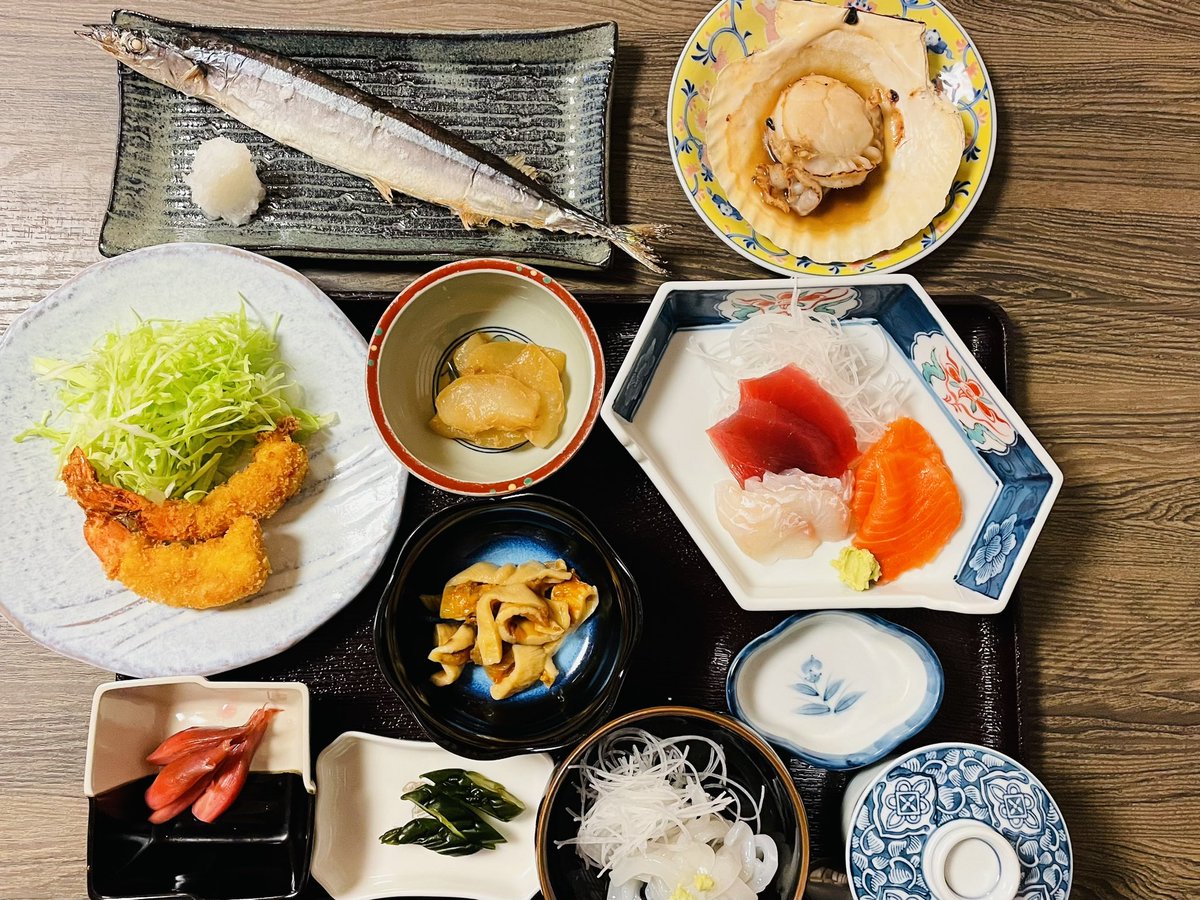 SATOInn's tweet photo. Today’s dinner 

Sashimi
Sea pineapple with kimuchi 
Grilled saury with salt 
Grilled scallops with soy sauce
Fried shrimp 
Boiled vegetable with tuna 
Japanese steamed brothy custard
Pickled Japanese ginger
Potato and mecabu seaweed miso soup

Room with 2 meals 8,000jpy https://t.co/JpB1n2YuW5